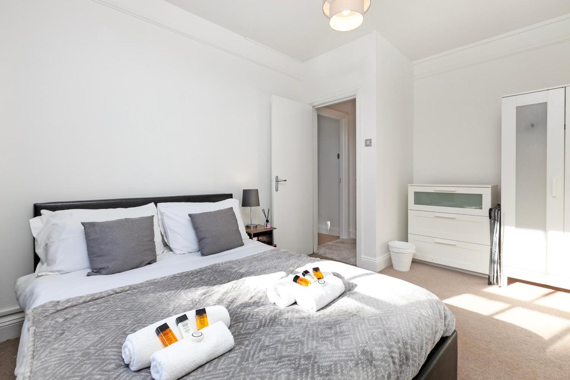 Beautiful 3 Bedroom Flat In Scott Ellis Gardens London Eksteriør bilde